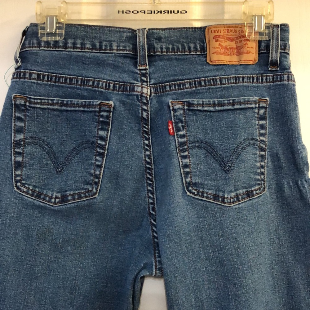 512 Levi’s Perfectly Slimming size 6M red tabs with stretch 98%cotton, 2%spandex